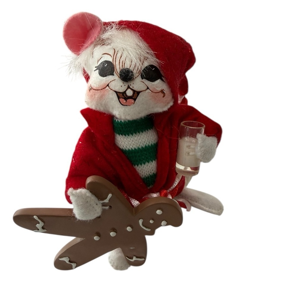 Annalee Christmas Mouse with Gingerbread ManRed Hat Posable Hand painted
